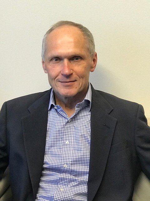 MIchael Decker headshot